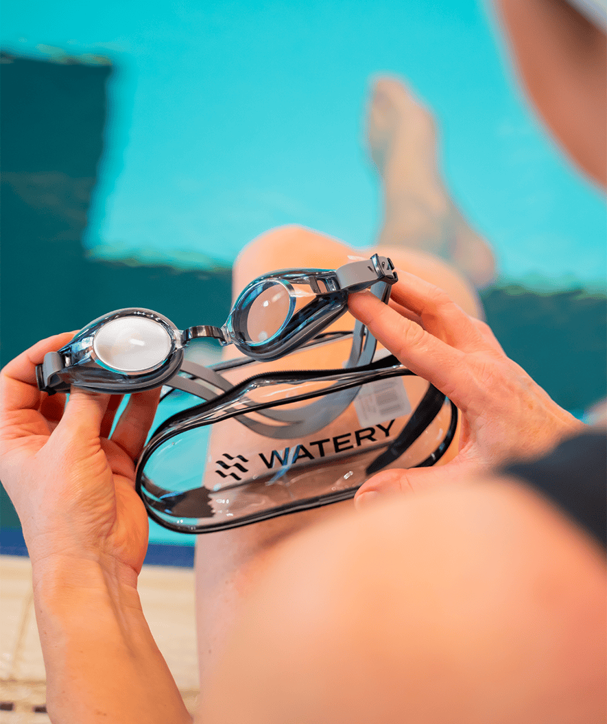 Watery nearsighted prescription swim goggles for adults - (-1.5) to (-7.0) - Ridley - Black